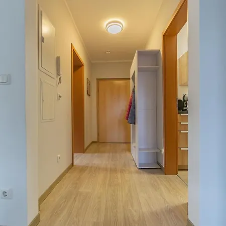 Altstadtapartment, 80 Qm,2 Schlafzimmer,parkplatz,netflix * Cottbus